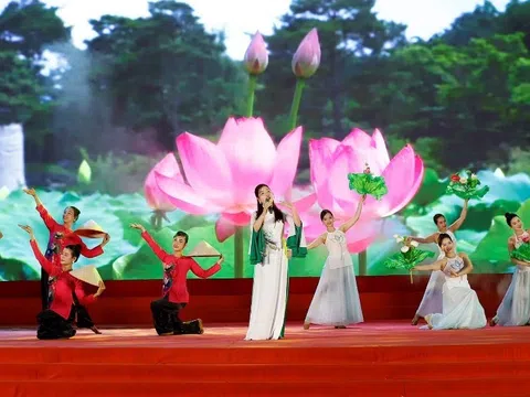 Phú Thọ: Lung linh nghệ thuật, rực sáng pháo hoa chào mừng sáp nhập hành chính