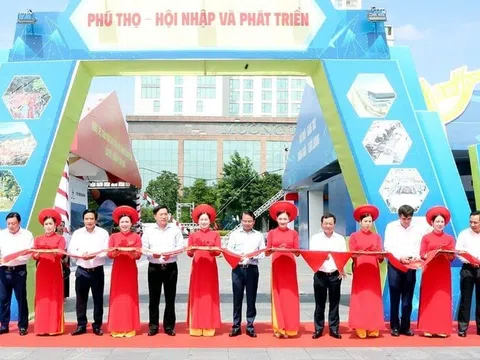 Khai trương không gian trưng bày kinh tế - xã hội: Dấu ấn tại Đại hội Đảng bộ tỉnh Phú Thọ lần thứ I