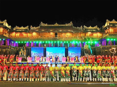 Fetival Huê-lễ hội mùa hạ