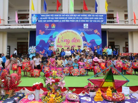 Chuyến đi nghĩa tình của BSR về với trẻ em vùng cao phía tây Quảng Ngãi