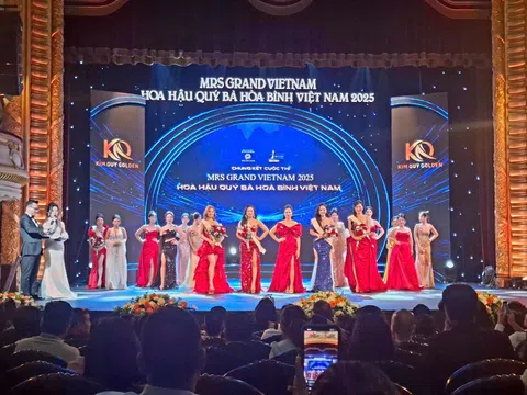 Nguyễn Thị Thưa đăng quang Hoa hậu Quý bà Hòa bình Việt Nam 2025