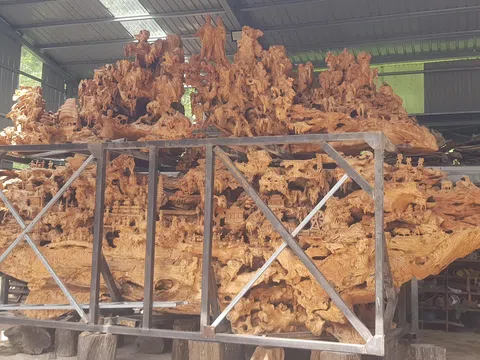 Xác lập Kỷ lục Việt Nam đối với tác phẩm "Cội nguồn" non bộ gỗ lũa