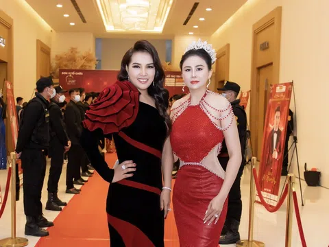 Hoa hậu Lý Kim Ngân đọ sắc cùng hoa hậu Đặng Gia Bena tại tại sự kiện