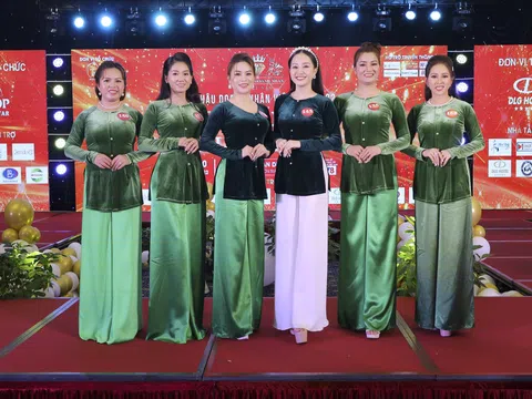 Doanh nhân Lại Thị Mai thành công đấu giá vật phẩm trị giá 65 triệu đồng ủng hộ cho quỹ thiện nguyện BTC Hoa hậu Doanh nhân Việt Nam 2022