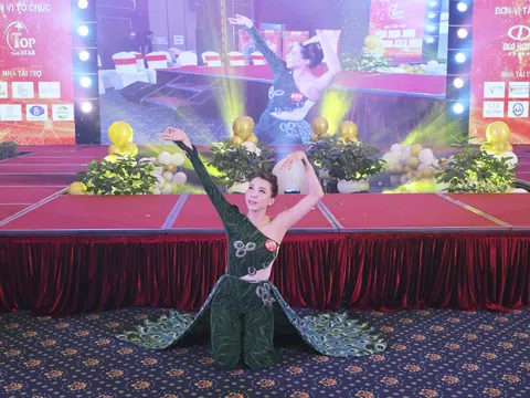 Thí sinh Cao Thị Hồng Vân thể hiện ấn tượng tại đêm thi tài năng