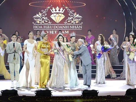 Doanh nhân Lê Thị Ngọc Châu đăng quang Á hậu 2 cuộc thi HHDN Việt Nam 2022