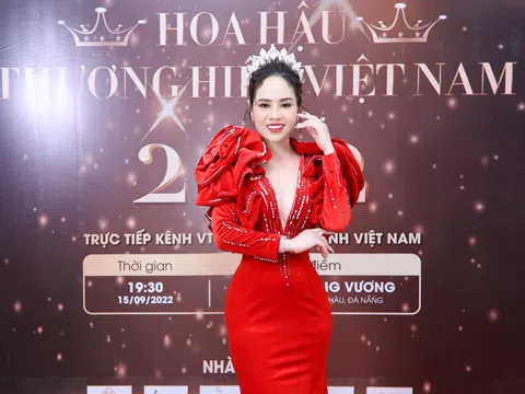 Á hậu Lê Thị Hồng Thắm ngồi ghế hội đồng thẩm định cuộc thi HHTHVN 2022
