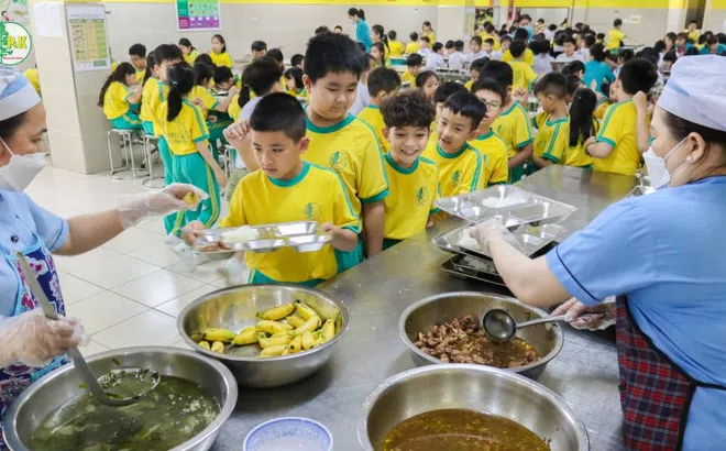 Góc nhìn văn hoá: Lại bàn về bữa ăn học đường - Đừng để mất niềm tin !