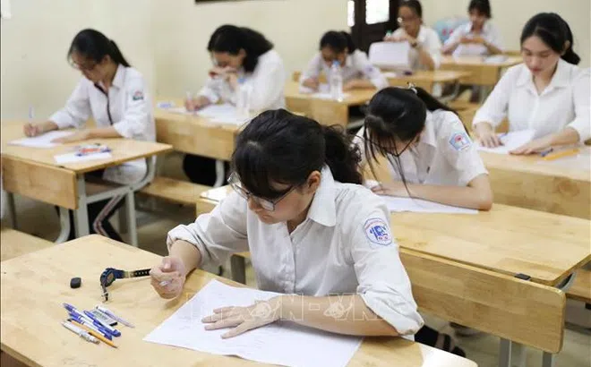 Góc nhìn văn hoá: Nên bỏ thi lớp 10, nhưng làm sao tránh “chạy điểm”?
