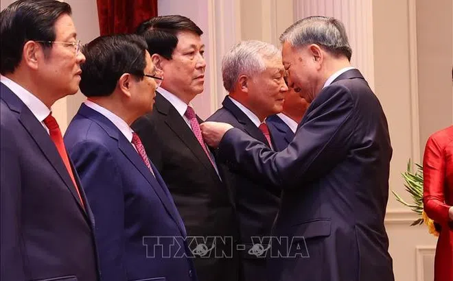 Tri ân các đồng chí Ủy viên Bộ Chính trị, Ủy viên Ban Bí thư các thời kỳ