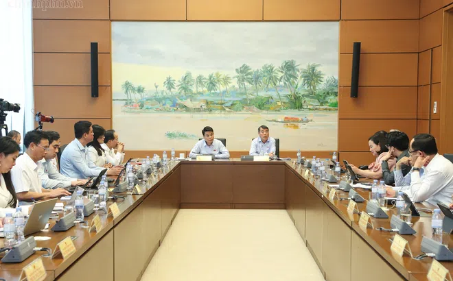 Thủ tướng: Thuốc, thiết bị y tế bị đội giá cao gây thiệt hại lớn cho cả người bệnh và Nhà nước