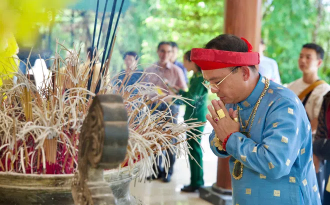 Những bức thư cảm ơn - Ghi nhận tấm lòng của nghệ nhân Hoàng Xuân Mai - thủ nhang Đền Rừng